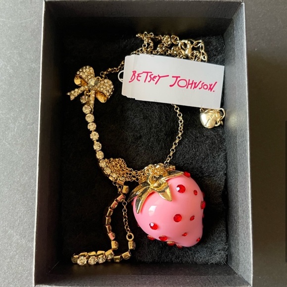 🍓 Betsey Johnson Strawberry Statement Necklace Pink Rhinestone w/ Red Gems NWT - Picture 6 of 10